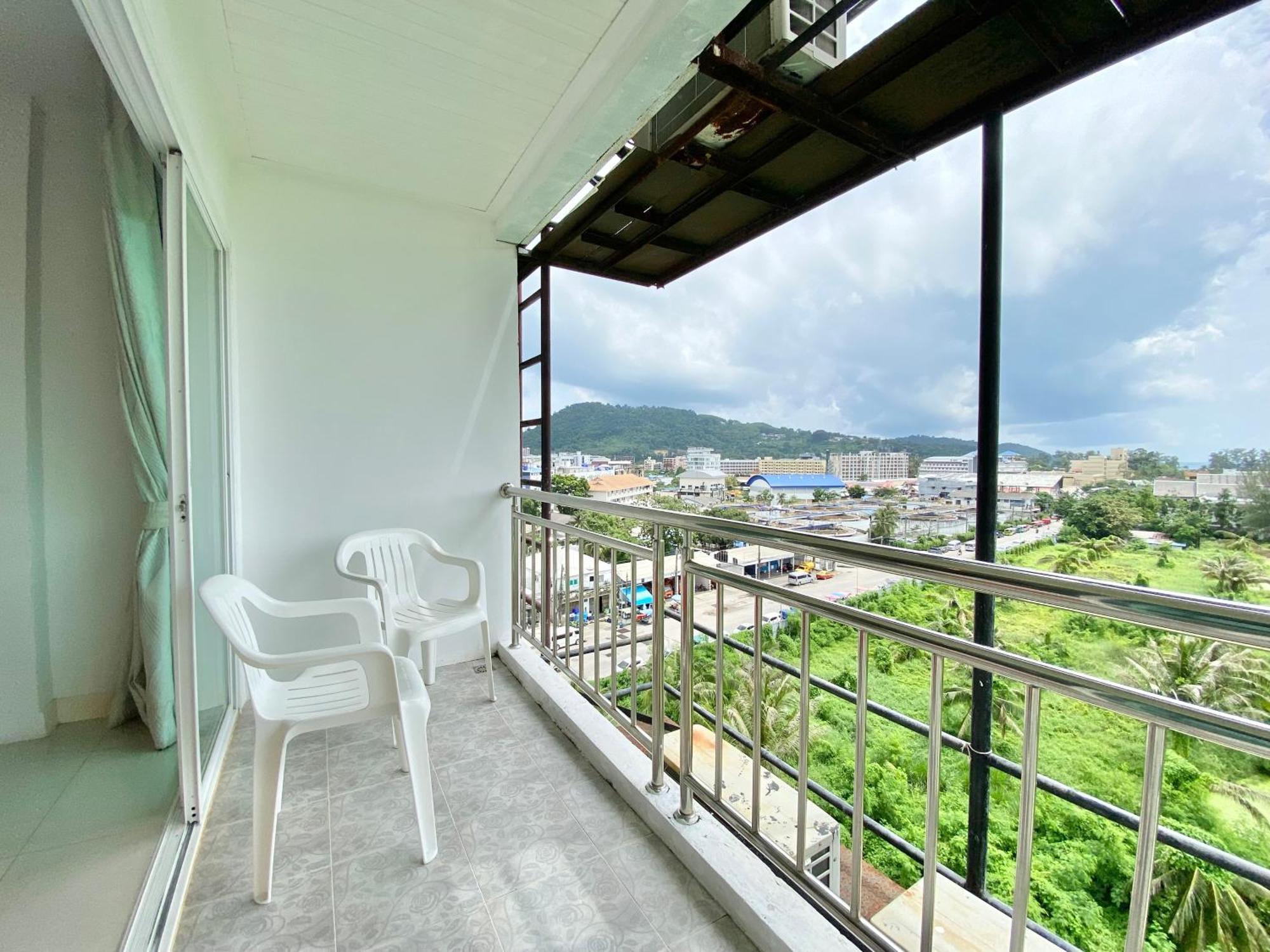 Готель Patong Platinums Екстер'єр фото