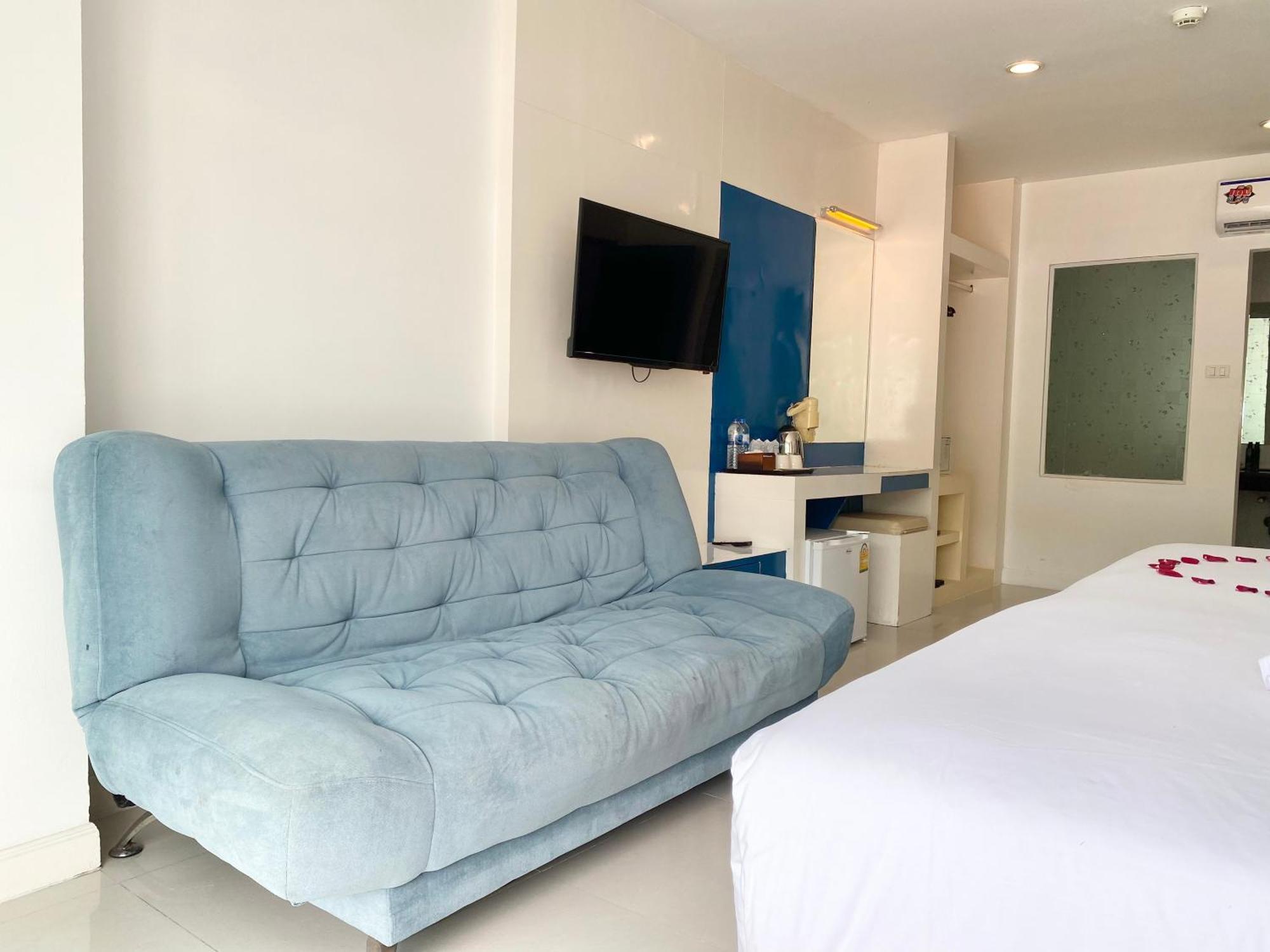 Готель Patong Platinums Екстер'єр фото
