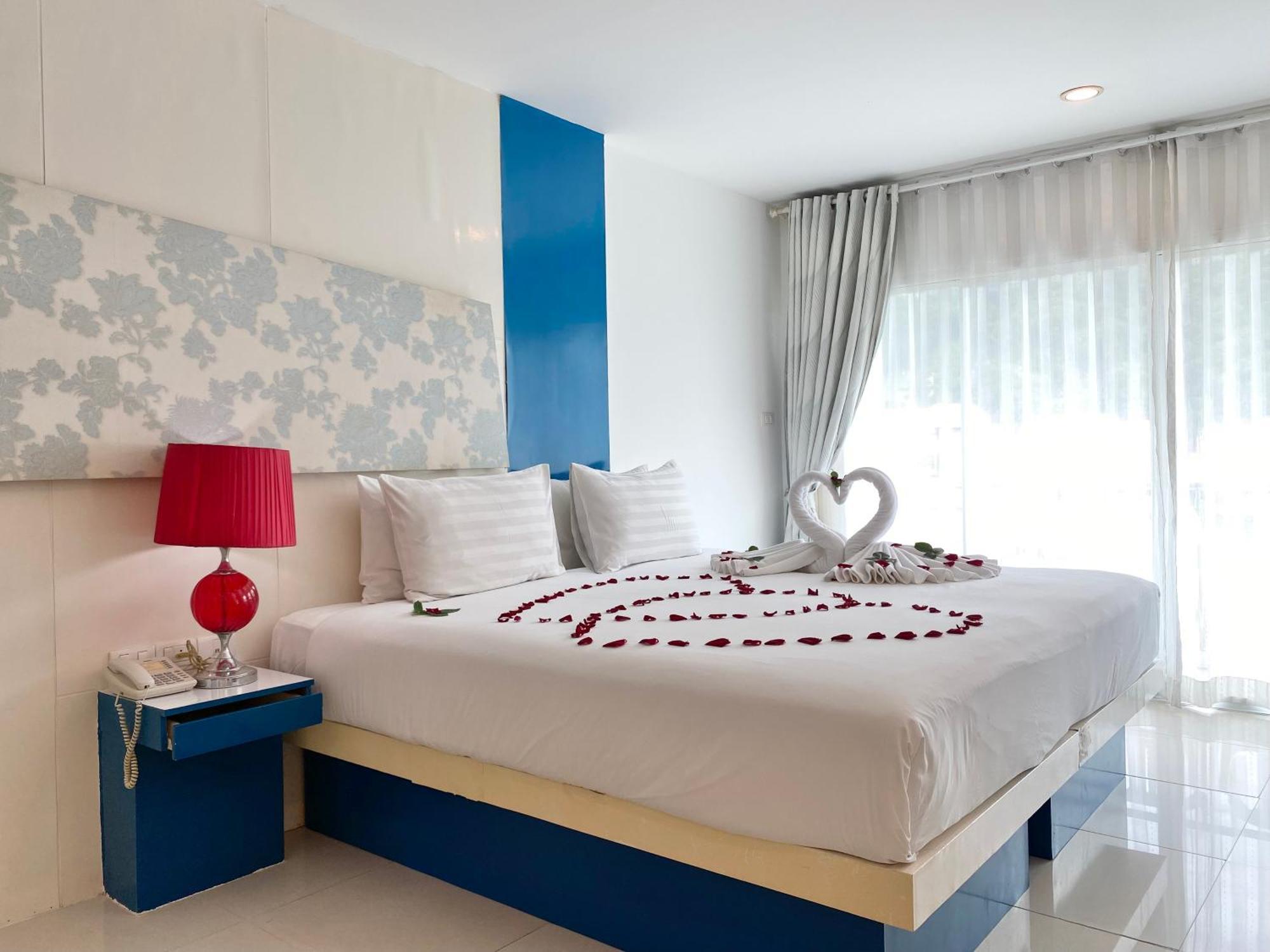 Готель Patong Platinums Екстер'єр фото