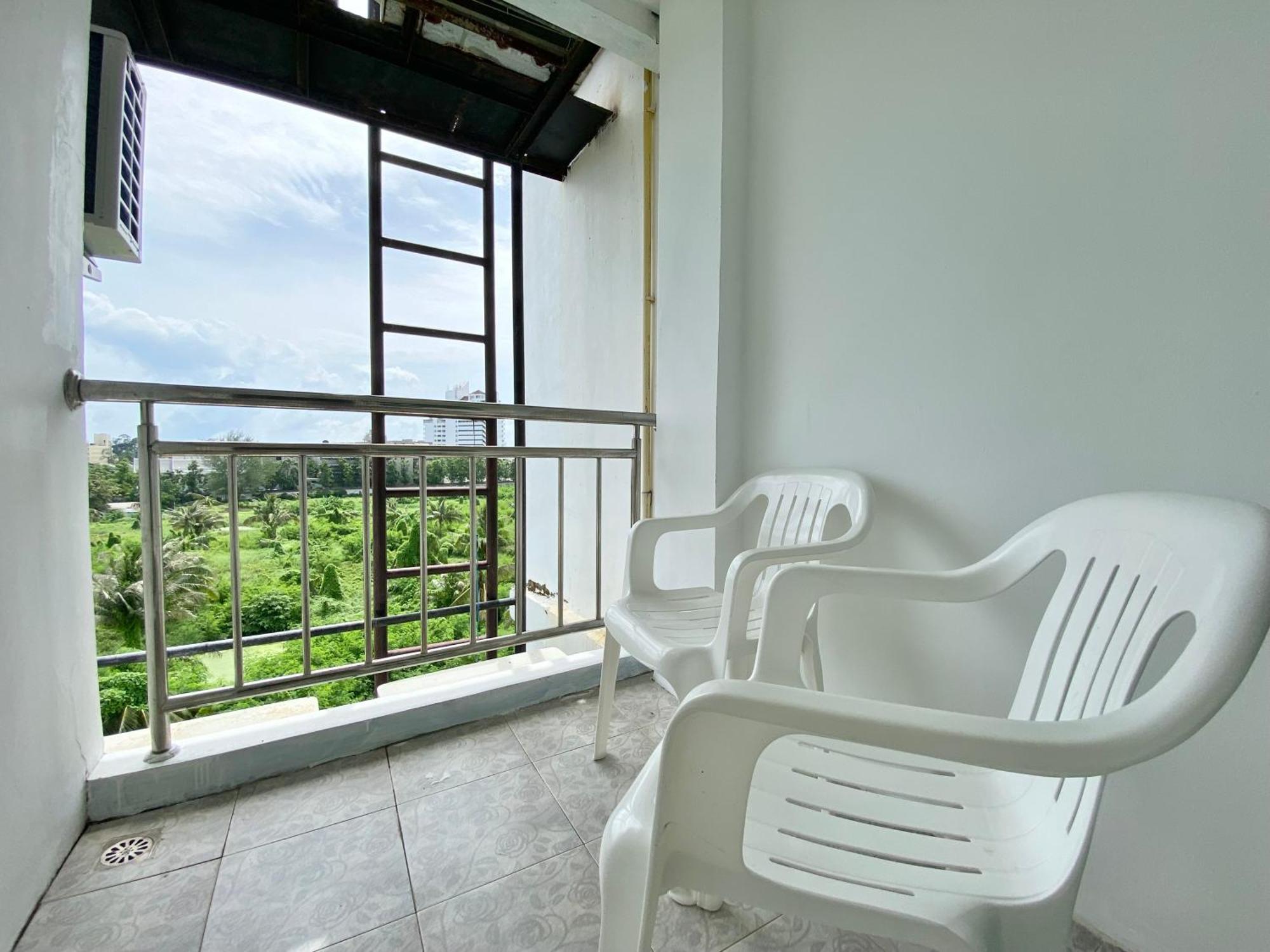 Готель Patong Platinums Екстер'єр фото