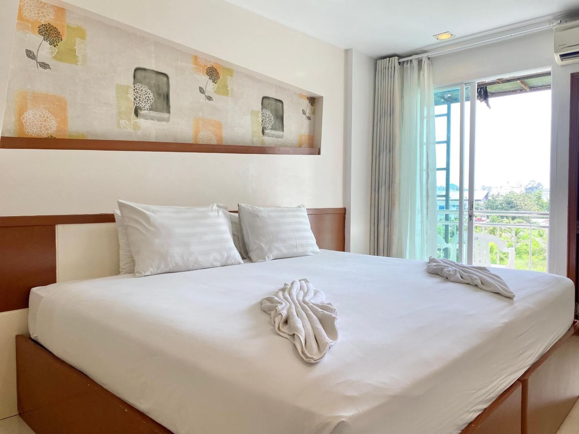 Готель Patong Platinums Екстер'єр фото