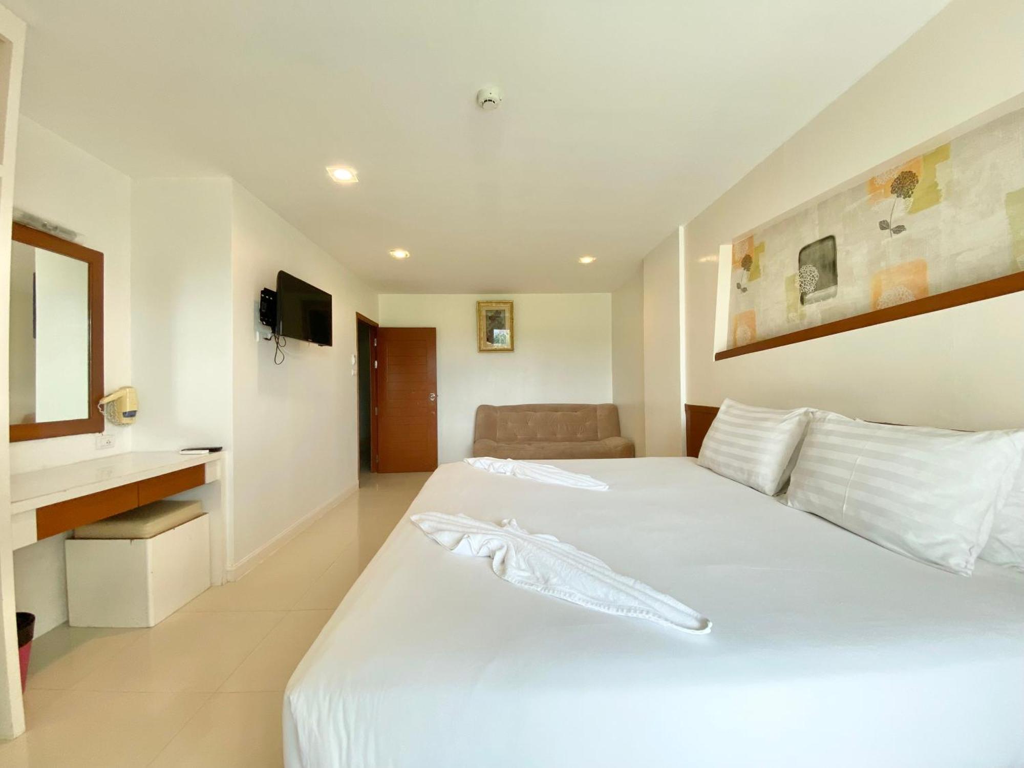 Готель Patong Platinums Екстер'єр фото