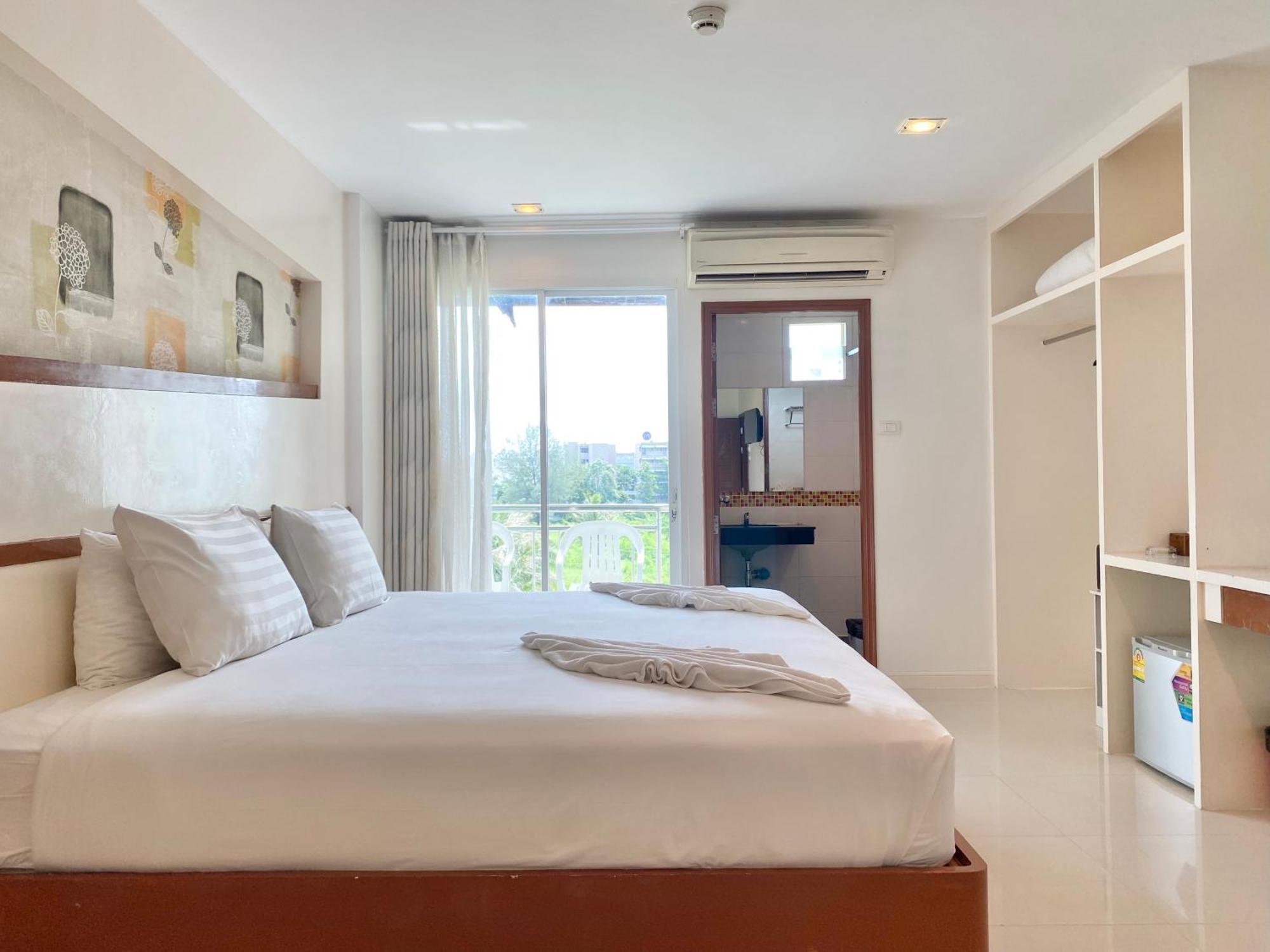 Готель Patong Platinums Екстер'єр фото