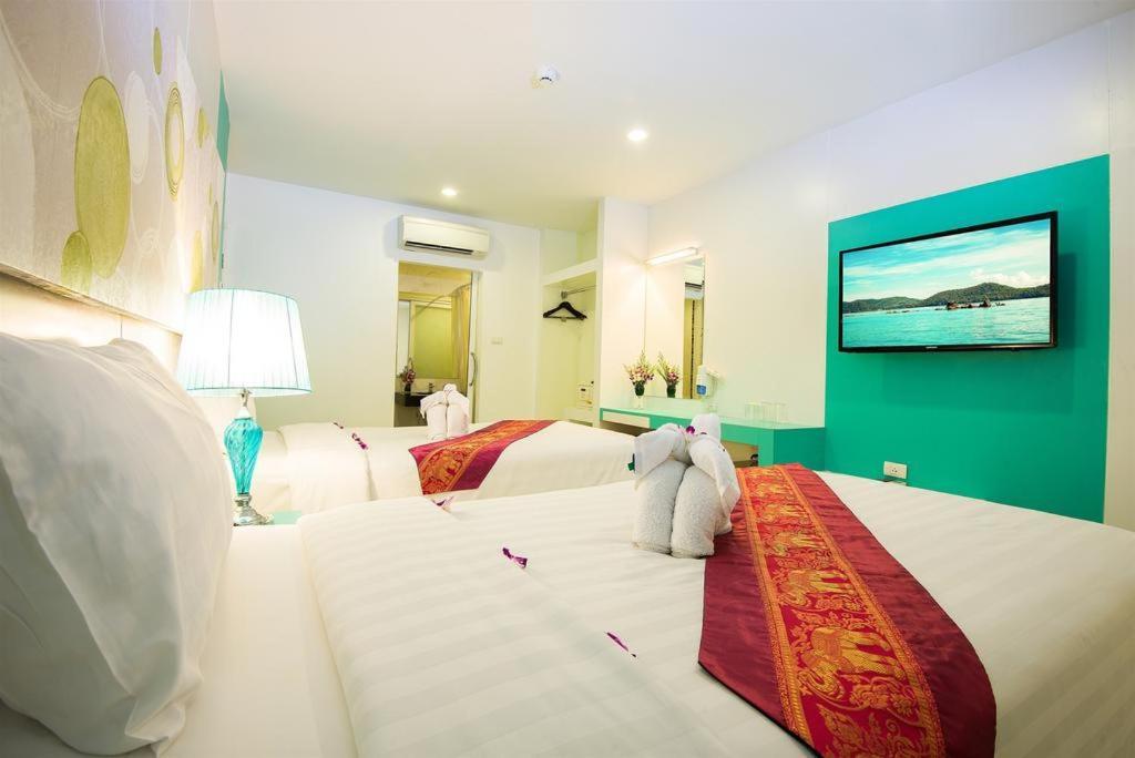 Готель Patong Platinums Екстер'єр фото