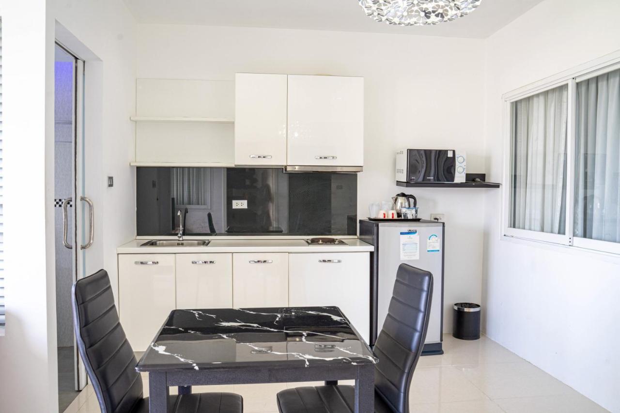 Готель Patong Platinums Екстер'єр фото